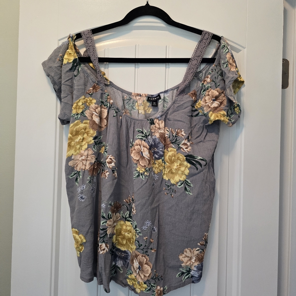 Torrid 00 - Gauze Cold Shoulder Top
